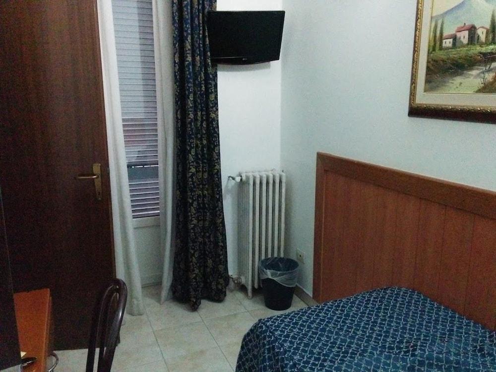 Hotel Aurelia Milano Centrale Екстер'єр фото